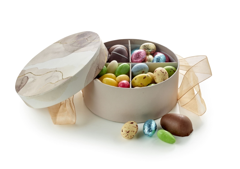 Flot hatte&aelig;ske i brun marmor med familiemix | 400g